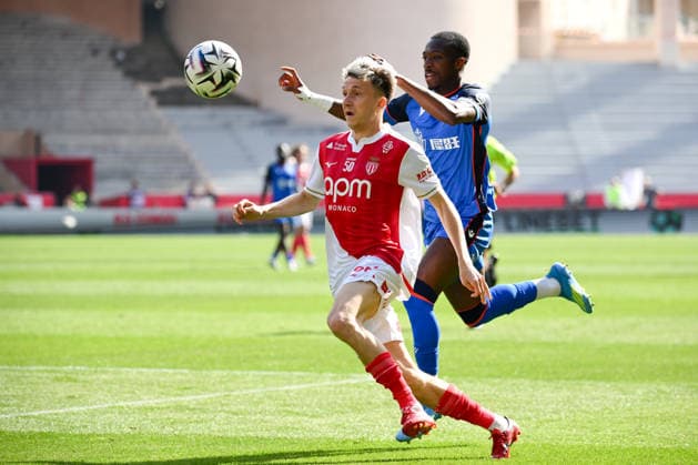 AS Monaco FC v AJ Auxerre - Ligue 1 McDonald s 2025 2026 27 Lamine SY (aja) - 10 Aleksandr GOLOVIN (asm) during the Ligue 1 McDonald s match between AS Monaco FC and AJ Auxerre at Stade Louis II on April 19, 2026 in Monaco, Monaco. Monaco Monaco  Copyright: xFEPx 776348355