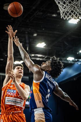 Rostock, Deutschland 19. April 2026: 1. BBL - 2025 2026 - Sp. 30 - Rostock Seawolves gegen ratiopharm ulm Im Bild: v.li. Diego Garavaglia (ratiopharm Ulm) und Kassim Nicholson (Rostock Seawolves) Copyright: xFotostandx xVoelkerx