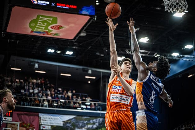 Rostock, Deutschland 19. April 2026: 1. BBL - 2025 2026 - Sp. 30 - Rostock Seawolves gegen ratiopharm ulm Im Bild: v.li. Diego Garavaglia (ratiopharm Ulm) und Kassim Nicholson (Rostock Seawolves) Copyright: xFotostandx xVoelkerx
