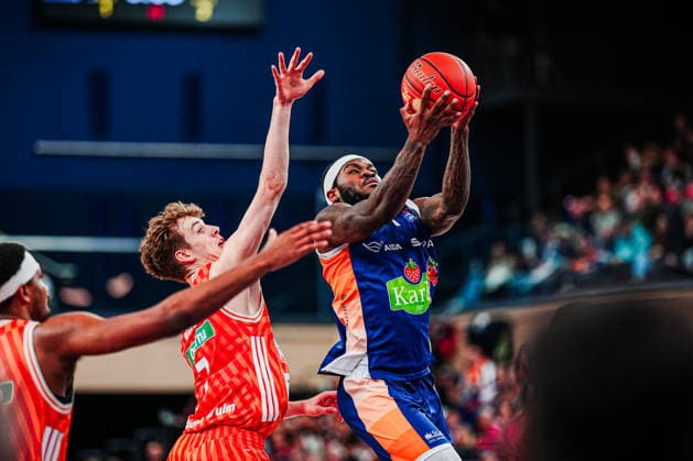 Tobias Jensen (Ratiopahrm Ulm, 07), TJ Crockett Jr. (Rostock Seawolves, 00) GER, Rostock Seawolves vs. Ratiopharm Ulm, Basketball, Bundesliga, Spieltag 30, Saison 2025 2026, 19.04.2026 GER, Rostock Seawolves vs. Ratiopharm Ulm, Basketball, Bundesliga, Spieltag 30, Saison 2025 2026, 19.04.2026 Rostock Copyright: xEibner-Pressefoto MarcelxvonxFehrnx EP_MFN