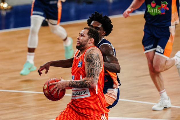 Christopher Ledlum (Ratiopahrm Ulm, 04), Kassim Nicholson (Rostock Seawolves, 08) GER, Rostock Seawolves vs. Ratiopharm Ulm, Basketball, Bundesliga, Spieltag 30, Saison 2025 2026, 19.04.2026 GER, Rostock Seawolves vs. Ratiopharm Ulm, Basketball, Bundesliga, Spieltag 30, Saison 2025 2026, 19.04.2026 Rostock Copyright: xEibner-Pressefoto MarcelxvonxFehrnx EP_MFN