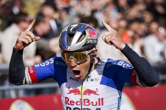 VALKENBURG - Remco Evenepoel (Red Bull - BORA - hansgrohe) celebrates his victory at the finish of the 2026 Amstel Gold Race in Valkenburg. MARCEL VAN HOORN ANP xVIxANPxSportx xxANPxIVx 556216958 originalFilename: 556216958.jpg