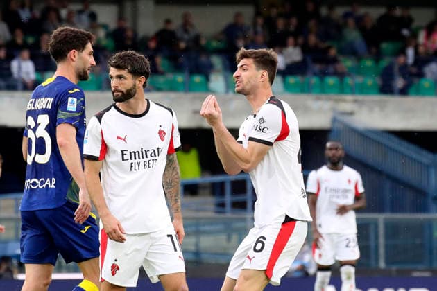 AC Milan s Matteo Gabbia ™s protests for disallowed goal the Serie A soccer match between Hellas Verona and A.C. Milan at the Bentegodi Stadium in Verona, north west Italy - Sunday , April 19 , 2026. - Soccer .  Copyright: xPaolaxGarbuio Lapressex