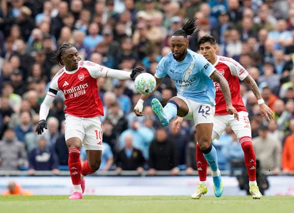 Manchester, England, 19th April 2026. Eberechi Eze of Arsenal tussles with Antoine Semenyo of Manchester City during the Manchester City vs Arsenal Premier League match at the Etihad Stadium, Manchester. Picture credit should read: Andrew Yates Sportimage EDITORIAL USE ONLY. No use with unauthorised audio, video, data, fixture lists, club league logos or live services. Online in-match use limited to 120 images, no video emulation. No use in betting, games or single club league player publications. SPI_032_AY_Man_City_Arsenal SPI-4704-0032