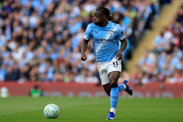 Manchester City v Arsenal, Premier League Jeremy Doku (11) of Manchester City runs with the ball during the Premier League match between Manchester City and Arsenal at the Etihad Stadium, Manchester, UK on 19 April 2026. Manchester Etihad Stadium Manchester UK Editorial use only DataCo restrictions apply See www.football-dataco.com , Copyright: xConorxMolloyx PSI-24102-0030