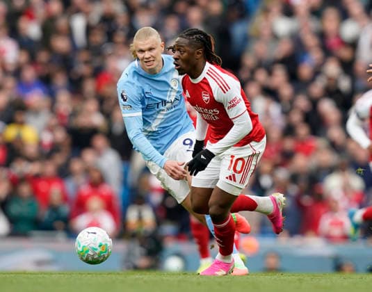 Manchester, England, 19th April 2026. Erling Haaland of Manchester City (l) and Eberechi Eze of Arsenal (r) during the Manchester City vs Arsenal Premier League match at the Etihad Stadium, Manchester. Picture credit should read: Andrew Yates Sportimage EDITORIAL USE ONLY. No use with unauthorised audio, video, data, fixture lists, club league logos or live services. Online in-match use limited to 120 images, no video emulation. No use in betting, games or single club league player publications. SPI_045_AY_Man_City_Arsenal SPI-4704-0045