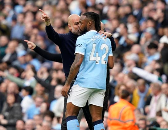 Manchester, England, 19th April 2026. Pep Guardiola coach of Manchester City instructs Antoine Semenyo of Manchester City during the Manchester City vs Arsenal Premier League match at the Etihad Stadium, Manchester. Picture credit should read: Andrew Yates Sportimage EDITORIAL USE ONLY. No use with unauthorised audio, video, data, fixture lists, club league logos or live services. Online in-match use limited to 120 images, no video emulation. No use in betting, games or single club league player publications. SPI_049_AY_Man_City_Arsenal SPI-4704-0048
