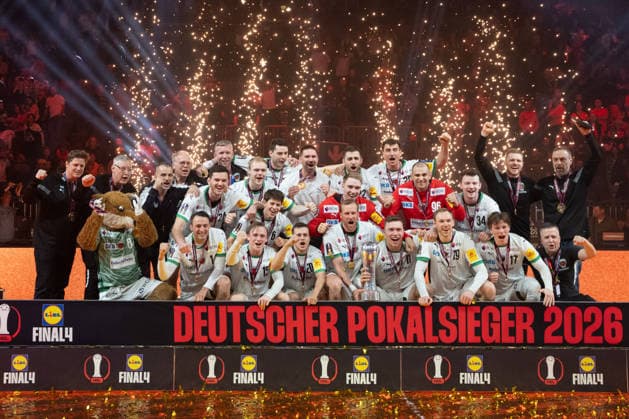 Köln, 19.04.2026, Handball, Herren, Lidl Final4, DHB Pokal, Finale, Füchse Berlin - Bergischer HC Siegerehrung mit Pokalübergabe. DHB Pokalsieger 2026 Füchse Berlin Köln Lanxess Arena NRW Germany