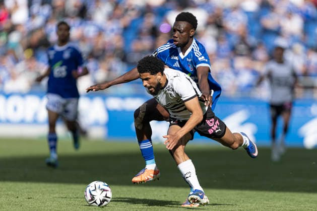 FOOTBALL : Racing de Strasbourg - Stade Rennes F. C - Ligue 1 - Stade de la Meinau - 19 04 2026 Cisse Amadou 45 Racing de Strasbourg et Mahdi Camara 45 Stade Rennes F. C  Copyright: xelyxandroxcegarrax