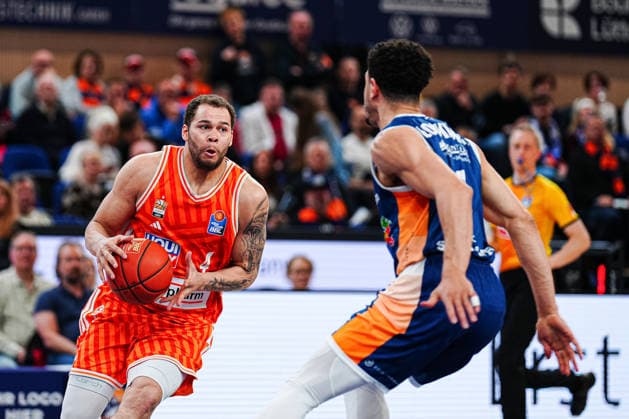 Christopher Ledlum (Ratiopahrm Ulm, 04), Dominic Lockhart (Rostock Seawolves, 02) GER, Rostock Seawolves vs. Ratiopharm Ulm, Basketball, Bundesliga, Spieltag 30, Saison 2025 2026, 19.04.2026 GER, Rostock Seawolves vs. Ratiopharm Ulm, Basketball, Bundesliga, Spieltag 30, Saison 2025 2026, 19.04.2026 Rostock Copyright: xEibner-Pressefoto MarcelxvonxFehrnx EP_MFN