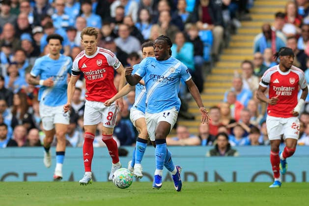 Manchester City v Arsenal, Premier League Jeremy Doku (11) of Manchester City runs with the ball during the Premier League match between Manchester City and Arsenal at the Etihad Stadium, Manchester, UK on 19 April 2026. Manchester Etihad Stadium Manchester UK Editorial use only DataCo restrictions apply See www.football-dataco.com , Copyright: xConorxMolloyx PSI-24102-0043