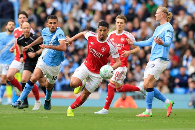 Manchester City v Arsenal, Premier League William Saliba (2) of Arsenal runs with the ball during the Premier League match between Manchester City and Arsenal at the Etihad Stadium, Manchester, UK on 19 April 2026. Manchester Etihad Stadium Manchester UK Editorial use only DataCo restrictions apply See www.football-dataco.com , Copyright: xConorxMolloyx PSI-24102-0050