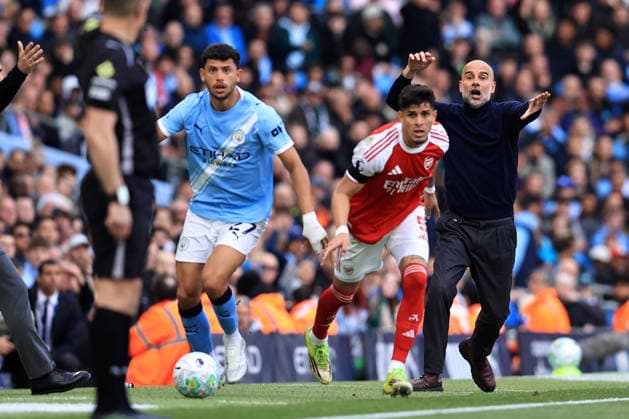 19th April 2026; Etihad Stadium, Manchester, Lancashire, England; Premier League Football, Manchester City versus Arsenal ; Manchester City manager Pep Guardiola reacts as Matheus Nunes breaks forward on the ball DavidxBlunsden