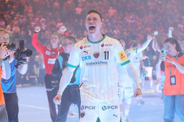 19.04.2026, xgox, Handball, DHB Pokal Finale, TBV Lemgo-Lippe - Füchse Berlin v.l. Lasse Andersson (Berlin, 11) Jubel ueber den Sieg, Jubel nach Spielende Köln