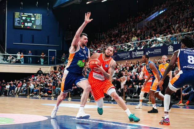 Owen Klassen (Rostock Seawolves, 29), Christopher Ledlum (Ratiopahrm Ulm, 04) GER, Rostock Seawolves vs. Ratiopharm Ulm, Basketball, Bundesliga, Spieltag 30, Saison 2025 2026, 19.04.2026 GER, Rostock Seawolves vs. Ratiopharm Ulm, Basketball, Bundesliga, Spieltag 30, Saison 2025 2026, 19.04.2026 Rostock Copyright: xEibner-Pressefoto MarcelxvonxFehrnx EP_MFN
