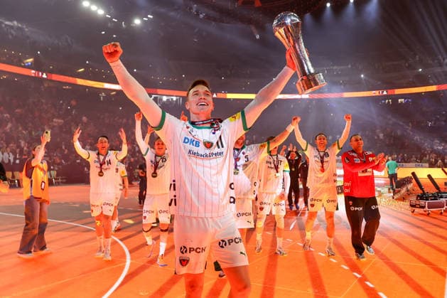 19.04.2026, xgox, Handball, DHB Pokal Finale, TBV Lemgo-Lippe - Füchse Berlin v.l. Lasse Andersson (Berlin, 11) Jubel ueber den Sieg, Jubel nach Spielende, Pokal, Pokalsieger Köln
