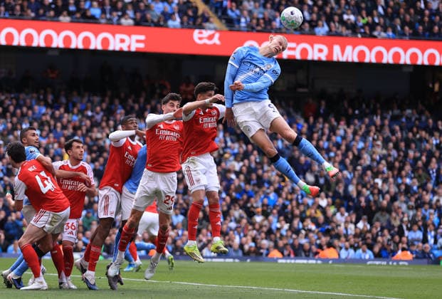 Football - Premier League - Manchester City v Arsenal 19th April 2026 - Premier League - Manchester City v Arsenal - Erling Haaland of Manchester City out jumps the Arsenal defence - Photo: Simon Stacpoole Offside. Manchester UK Copyright: xSimonxStacpoolexOffside