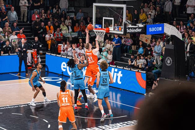 Basketball I Herren I Bundesliga I Saison 2025-2026 I 30. Spieltag I Veolia Towers Hamburg - RASTA Vechta I 19.04.2026 Korbleger Lars Thiemann (21, SC Rasta Vechta) Copyright: xLobeca Björn-OlexKehmx
