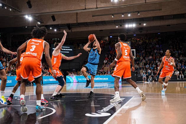 Basketball I Herren I Bundesliga I Saison 2025-2026 I 30. Spieltag I Veolia Towers Hamburg - RASTA Vechta I 19.04.2026 Devon Daniels (21, Veolia Towers Hamburg) setzt zum Wurf an Copyright: xLobeca Björn-OlexKehmx