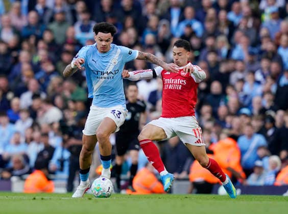 Manchester, England, 19th April 2026. Nico O™Reilly of Manchester City (l) and Gabriel Martinelli of Arsenal (r) during the Manchester City vs Arsenal Premier League match at the Etihad Stadium, Manchester. Picture credit should read: Andrew Yates Sportimage EDITORIAL USE ONLY. No use with unauthorised audio, video, data, fixture lists, club league logos or live services. Online in-match use limited to 120 images, no video emulation. No use in betting, games or single club league player publications. SPI_081_AY_Man_City_Arsenal SPI-4704-0080