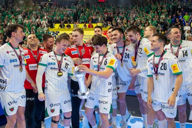 FUechse Berlin feiern den DHB Pokal 2026, Bergischer HC - Fuechse Berlin, DHB-Pokal Maenner, Herren, 6. Spieltag, Finale, Daikin HBL, Lidl Final 4, 19.04.2026 Köln NRW Deutschland