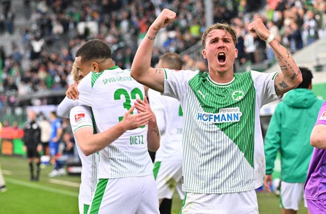 19.04.2026 - Fussball - Saison 2025 2026 - 2. Fussball - Bundesliga - 30. Spieltag: SpVgg Greuther Fürth ( Kleeblatt ) - SV Darmstadt 98 ( Lilien ) - Sportfoto Zink MeZi - xmexzix - DFL regulations prohibit any use of photographs as image sequences and or quasi-video - only for editorial use - Felix Klaus (30, SpVgg Greuther Fürth ) Jubel Freude ballt Faust Fäuste