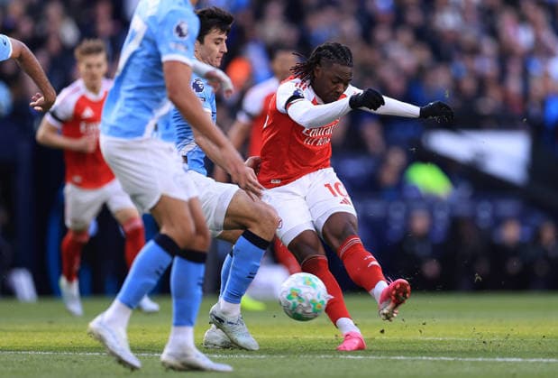 Football - Premier League - Manchester City v Arsenal 19th April 2026 - Premier League - Manchester City v Arsenal - Eberechi Eze of Arsenal shoots - Photo: Simon Stacpoole Offside. Manchester UK Copyright: xSimonxStacpoolexOffside