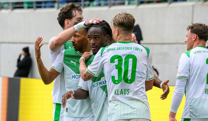 19.04.2026 - Fussball - Saison 2025 2026 - 2. Fussball - Bundesliga - 30. Spieltag: SpVgg Greuther Fürth ( Kleeblatt ) - SV Darmstadt 98 ( Lilien ) - Sportfoto Zink - xwoxzix - DFL regulations prohibit any use of photographs as image sequences and or quasi-video - only for editorial use - Torjubel Jubel Freude nach Treffer Tor Torschuß zum 2:2 durch Noel Futkeu (9, SpVgg Greuther Fürth ) - Julian Green (37, SpVgg Greuther Fürth ) Noel Futkeu (9, SpVgg Greuther Fürth ) Felix Klaus (30, SpVgg Greuther Fürth )