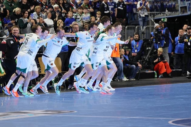 GER, Lanxess Arena Koeln, HBL, LIDL FINAL4, Men, Finale, Fuechse Berlin vs. bergischer HC 19.04.2026, Lanxess Arena , Koeln , GER, Lanxess Arena Koeln, HBL, LIDL FINAL4, Men, Finale, Fuechse Berlin vs. bergischer HC, im Bild: kurz vor Ende des Spiels warten die Berliner das sie jubeln dürfen