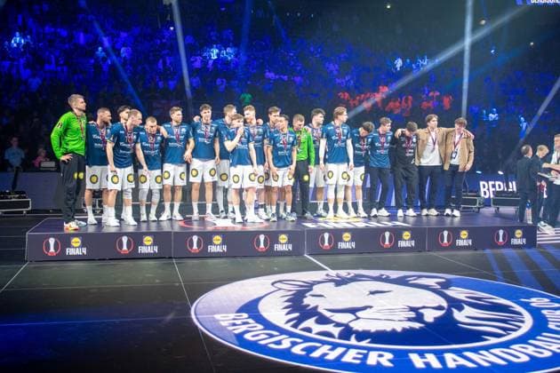 Die Spieler des BHC bei der Siegerehrung fuer den zweiten Platz, Bergischer HC - Fuechse Berlin, DHB-Pokal Maenner, Herren, 6. Spieltag, Finale, Daikin HBL, Lidl Final 4, 19.04.2026 Köln NRW Deutschland