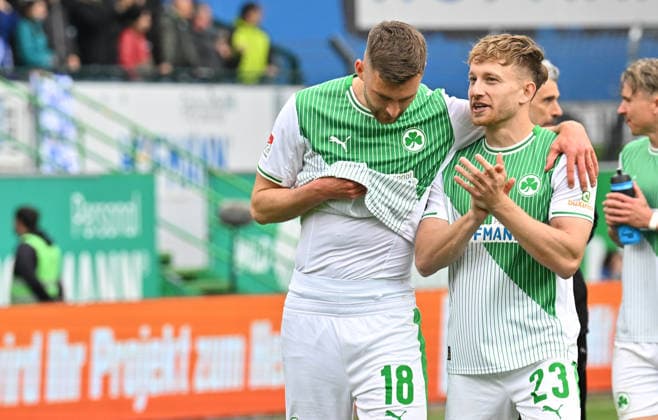 19.04.2026 - Fussball - Saison 2025 2026 - 2. Fussball - Bundesliga - 30. Spieltag: SpVgg Greuther Fürth ( Kleeblatt ) - SV Darmstadt 98 ( Lilien ) - Sportfoto Zink MeZi - xmexzix - DFL regulations prohibit any use of photographs as image sequences and or quasi-video - only for editorial use - Felix Higl (18, SpVgg Greuther Fürth ) Jannik Dehm ( 23, SpVgg Greuther Fürth, rechts )