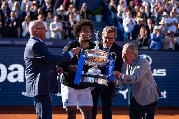 ATP, Tennis Herren 500 - Final of Barcelona Open Banc Sabadell in Barcelona, Spain, 19, April, 2026. Final of Barcelona Open Banc Sabadell match between Andrey Rublev (RUS) and Arthur Fils (FRA) in Reial Club de Tennis Barcelona, Barcelona, Spain, on April 19, 2026. Arthur Fils (FRA) with the trophy and the authorities of the tournament. Barcelona Reial Club de Tennis Barcelona Barcelona Spain