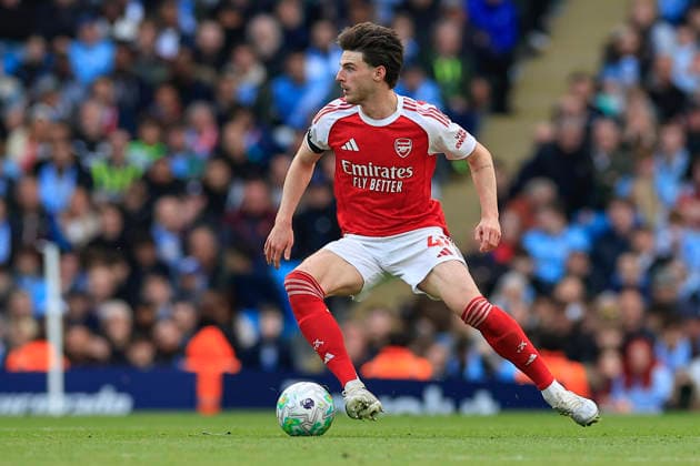 Manchester City v Arsenal, Premier League Declan Rice (41) of Arsenal controls the ball during the Premier League match between Manchester City and Arsenal at the Etihad Stadium, Manchester, UK on 19 April 2026. Manchester Etihad Stadium Manchester UK Editorial use only DataCo restrictions apply See www.football-dataco.com , Copyright: xConorxMolloyx PSI-24102-0076