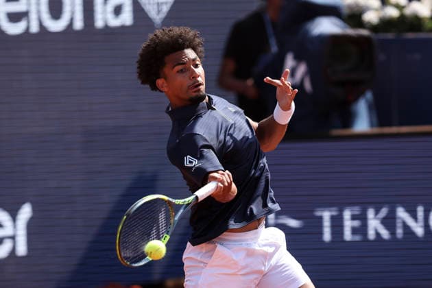 April 19, 2026, Barcelona, Barcelona, Spain: Arthur Fils of France in action against Andrey Rublev of Russia during the Final tennis match of the Barcelona Open Banc Sabadell - Conde Godo 2026 Day 9 at Real Club de Tenis Barcelona on April 19, 2026 in Barcelona, Spain. Barcelona Open Banc Sabadell - Conde Godo 2026 Day 9  - ZUMAa181 20260419_zaa_a181_098 Copyright: xJavierxBorregox