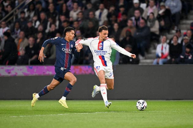Paris Saint-Germain FC v Olympique Lyonnais - Ligue 1 McDonald s 24 Senny MAYULU (psg) - 21 Ruben KLUIVERT (ol) during the Ligue 1 McDonald s match between Paris Saint-Germain FC and Olympique Lyonnais at Parc des Princes on April 19, 2026 in Paris, France. (Photo Anthony Bibard FEP Icon Paris France  Copyright: xFEPx 776348360