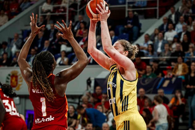 ESP: Galatasaray Cagdas Faktoring v Fenerbahce Opet. Final game Euroleague Women Final Six 2026 Emma Messeman and Elizabeth Williams during the Euroleague Women final game between Galatasaray Cagdas Faktoring and Fenerbahce Opet played at Principe Felipe Arena on April 19, 2026 in Zaragoza, Spain. Zaragoza Spain Basketball Copyright: xDanielxMarzo AgenciaxLOFx