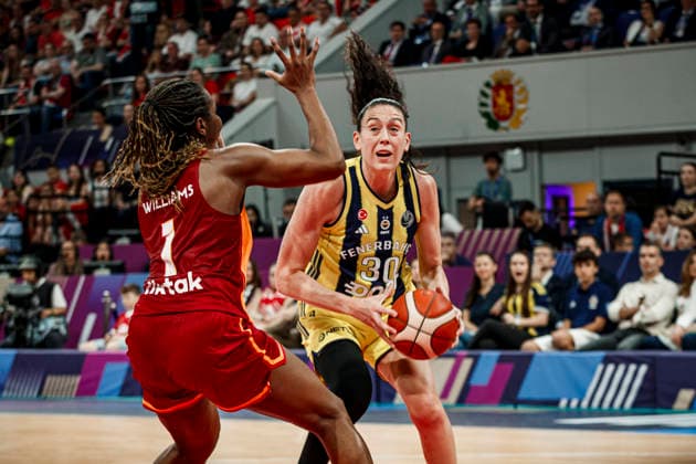 ESP: Galatasaray Cagdas Faktoring v Fenerbahce Opet. Final game Euroleague Women Final Six 2026 Breanna Stewart and Elizabeth Williams during the Euroleague Women final game between Galatasaray Cagdas Faktoring and Fenerbahce Opet played at Principe Felipe Arena on April 19, 2026 in Zaragoza, Spain. Zaragoza Spain Basketball Copyright: xDanielxMarzo AgenciaxLOFx