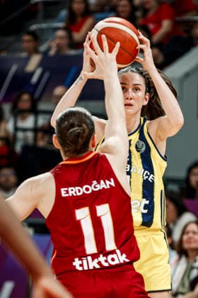 ESP: Galatasaray Cagdas Faktoring v Fenerbahce Opet. Final game Euroleague Women Final Six 2026 Olcay Cakir and Derin Erdogan and during the Euroleague Women final game between Galatasaray Cagdas Faktoring and Fenerbahce Opet played at Principe Felipe Arena on April 19, 2026 in Zaragoza, Spain. Zaragoza Spain Basketball Copyright: xDanielxMarzo AgenciaxLOFx