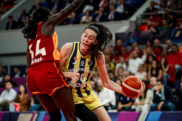ESP: Galatasaray Cagdas Faktoring v Fenerbahce Opet. Final game Euroleague Women Final Six 2026 Breanna Stewart and Awak Kuier during the Euroleague Women final game between Galatasaray Cagdas Faktoring and Fenerbahce Opet played at Principe Felipe Arena on April 19, 2026 in Zaragoza, Spain. Zaragoza Spain Basketball Copyright: xDanielxMarzo AgenciaxLOFx