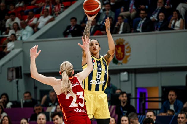 ESP: Galatasaray Cagdas Faktoring v Fenerbahce Opet. Final game Euroleague Women Final Six 2026 Gabby Williams and Marine Johannes during the Euroleague Women final game between Galatasaray Cagdas Faktoring and Fenerbahce Opet played at Principe Felipe Arena on April 19, 2026 in Zaragoza, Spain. Zaragoza Spain Basketball Copyright: xDanielxMarzo AgenciaxLOFx