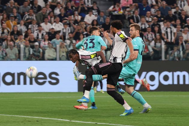 Turin, Italy, 19th April 2026. Jonathan David of Juventus scores to give the side a 1-0 lead during the Juventus vs Bologna Serie A match at Allianz Stadium, Turin. Picture credit should read: Jonathan Moscrop Sportimage EDITORIAL USE ONLY. No use with unauthorised audio, video, data, fixture lists, club league logos or live services. Online in-match use limited to 120 images, no video emulation. No use in betting, games or single club league player publications. SPI_001_JM_JUVE_BOLOGNA SPI-4650-0001