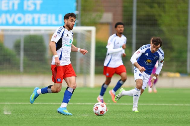 10 Bilal Yalcinkaya (Hamburger SV U21, U 21 Fußball I Herren I Regionalliga Nord I Saison 2025-2026 I 30. Spieltag I Hamburger SV U21 - Kickers Emden I 19.04..2026 I Stadion Hoheluft *** 10 Bilal Yalcinkaya Hamburger SV U21 Fußball I Herren I Regionalliga Nord I Saison 2025 2026 I 30 Spieltag I Hamburger SV U21 Kickers Emden I 19 04 2026 I Stadion Hoheluft