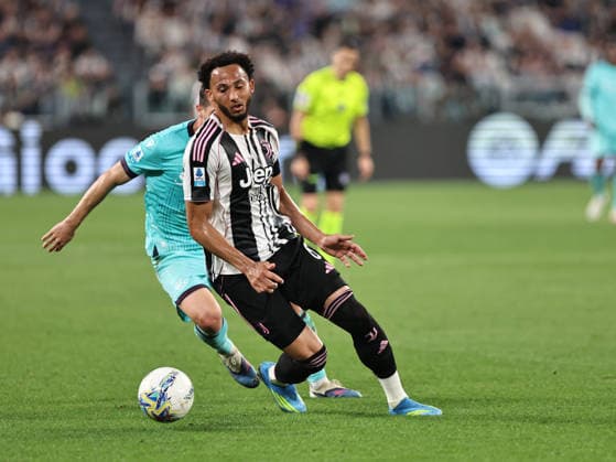 Juventus FC v Bologna FC 1909 - Serie A Lloyd Kelly participates in the Serie A 2025-2026 match between Juventus and Bologna in Torino, Italy, on April 19, 2026. Torino Italy  Copyright: xLorisxRosellix originalFilename:roselli-juventus260419_np19y.jpg