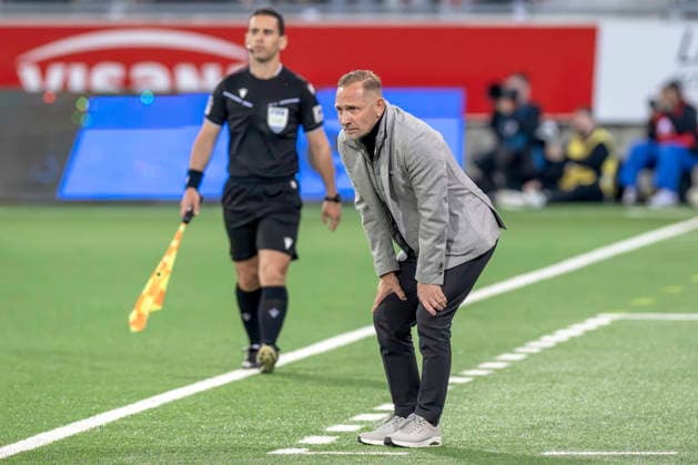 Trainer Mauro Lustrinelli, FCT, FC Thun - FC Basel, Super League, Fussball, 18.04.2026 *** Coach Mauro Lustrinelli, FCT, FC Thun FC Basel, Super League, Football, 18 04 2026 