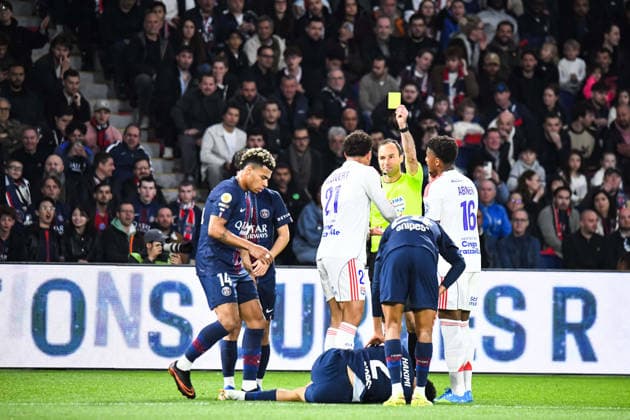 FOOTBALL : Paris Saint Germain vs Olympique Lyonnais - Ligue 1 - JournÃ e 30 - 19 04 2026 Achraf Hakimi (Paris SG) Desire Doue (Paris SG) Ruben Kluivert (OL) JÃ rÃ me Brisard (Arbitre central) ParisFrance  Copyright: xBaptistexAutissierx
