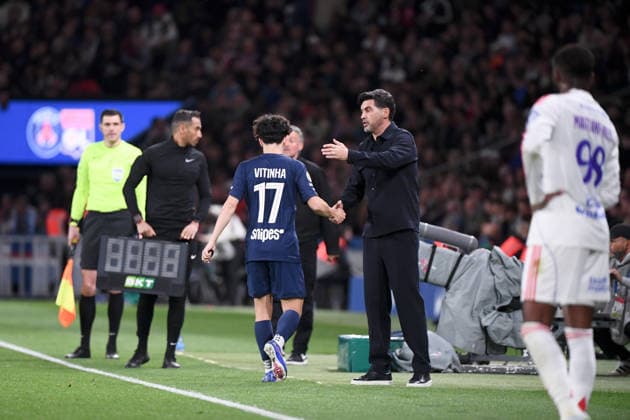 Paris Saint-Germain FC v Olympique Lyonnais - Ligue 1 McDonald s Paulo FONSECA (Entraineur Lyon OL) - 17 VITINHA (psg) during the Ligue 1 McDonald s match between Paris Saint-Germain FC and Olympique Lyonnais at Parc des Princes on April 19, 2026 in Paris, France. Paris France  Copyright: xFEPx 776348360