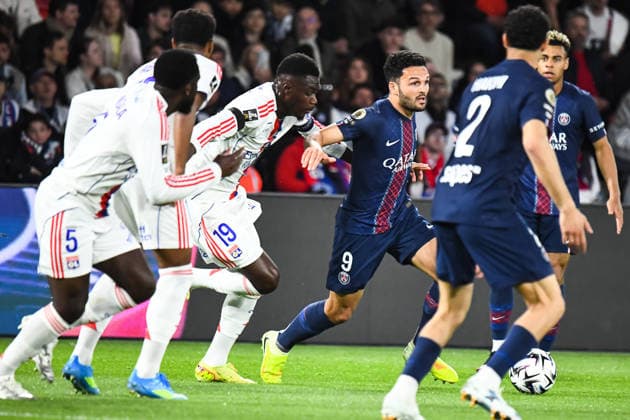 FOOTBALL : Paris Saint Germain vs Olympique Lyonnais - Ligue 1 - JournÃ e 30 - 19 04 2026 Gonzalo Ramos (Paris SG) Moussa NiakhatÃ (OL) ParisFrance  Copyright: xBaptistexAutissierx