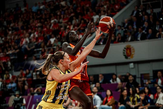 ESP: Galatasaray Cagdas Faktoring v Fenerbahce Opet. Final game Euroleague Women Final Six 2026 Julie Allemand and Awak Kuier during the Euroleague Women final game between Galatasaray Cagdas Faktoring and Fenerbahce Opet played at Principe Felipe Arena on April 19, 2026 in Zaragoza, Spain. Zaragoza Spain Basketball Copyright: xDanielxMarzo AgenciaxLOFx
