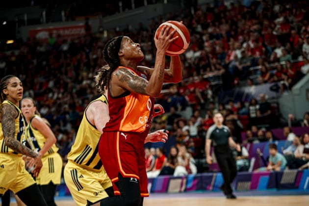 ESP: Galatasaray Cagdas Faktoring v Fenerbahce Opet. Final game Euroleague Women Final Six 2026 Kamiah Smalls during the Euroleague Women final game between Galatasaray Cagdas Faktoring and Fenerbahce Opet played at Principe Felipe Arena on April 19, 2026 in Zaragoza, Spain. Zaragoza Spain Basketball Copyright: xDanielxMarzo AgenciaxLOFx