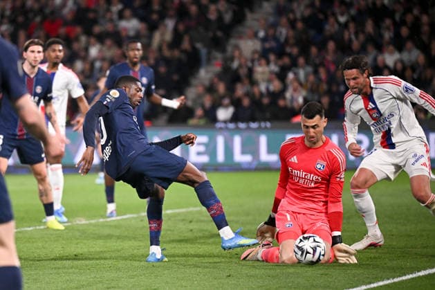 Paris Saint-Germain FC v Olympique Lyonnais - Ligue 1 McDonald s 10 Ousmane DEMBELE (psg) - 01 Dominik GREIF (ol) during the Ligue 1 McDonald s match between Paris Saint-Germain FC and Olympique Lyonnais at Parc des Princes on April 19, 2026 in Paris, France. (Photo Anthony Bibard FEP Icon Paris France  Copyright: xFEPx 776348360